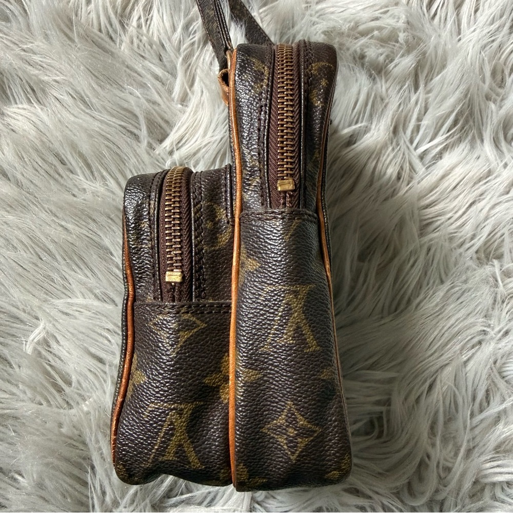 LOUIS VUITTON Monogram Amazone Crossbody Bag - Picture 8 of 16